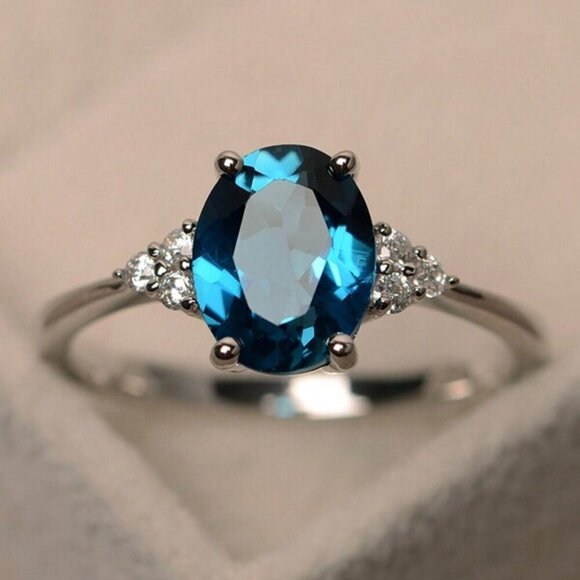 Sterling Silver 925 Oval Aquamarine Ring - Size 8